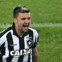 Botafogo vai arcar com 100% do salário de Victor Luis e terá de liberá-lo em caso de proposta de fora, diz jornalista