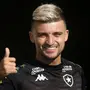 Reforço, Victor Luis começa a treinar no Botafogo. Veja fotos