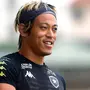 Empresário conversa com Honda e diz que japonês está feliz em jogar como volante no Botafogo: ‘Ele não tem vaidade’