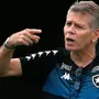 Paulo Autuori passa por cirurgia e usará tipoia nas próximas semanas à frente do Botafogo