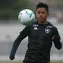 Botafogo pode emprestar atacante peruano Lecaros