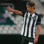 Honda dá exemplo ao se sacrificar para Caio Alexandre jogar livre no Botafogo e pode ter mesmo efeito de Seedorf