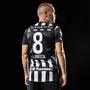 Clube de Iniesta no Japão lança camisa similar à do Botafogo, e torcida alvinegra entra no clima