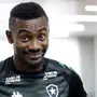 Kalou, do Botafogo, deixa hotel e se muda para apartamento na Barra