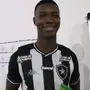 Matheus Babi não entende anulação de gol do Botafogo: &#8216;Bola bateu na minha barriga&#8217;