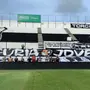 Faixa de organizada do Botafogo no Frasqueirão é retirada pelas autoridades; vice lamenta atitude