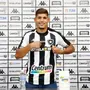 Erison é apresentado pelo Botafogo: &#8216;Minhas características são força, velocidade, boa finalização e cabeceio&#8217;