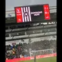 Além de placas de publicidade, escudo do Botafogo foi exibido no telão do estádio do Crystal Palace durante jogo contra o Chelsea; veja imagens
