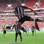 Erison quer voltar a chutar as bandeirinhas ao comemorar os gols do Botafogo: ‘Torcida pede, penso muito nisso’