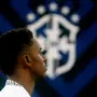 Jornal francês se encanta com Jeffinho, compara atacante do Botafogo a Dembélé e comemora empréstimo ao Lyon: &#8216;Privilégio&#8217;