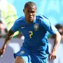 Douglas Costa viajará ao Rio para conversar com o Botafogo, mas jornalista afirma: ‘Se depender apenas dele, fecha com o Flamengo’
