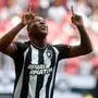 Patrick de Paula faz golaço pelo Botafogo, mas comentarista cobra: ‘Já passou tempo demais para ele render’
