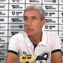 Luís Castro elogia torcida do Botafogo no Espírito Santo, mas lamenta viagens por conta de obras no Nilton Santos: ‘Não temos casa’