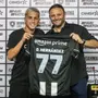Diego Hernández é apresentado e veste a camisa 77 do Botafogo: ‘Muito feliz de chegar a um clube tão grande. Espero render o máximo’