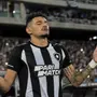 Em meio ano, Tiquinho Soares iguala Roger e se torna o maior artilheiro do Botafogo em uma temporada desde 2014