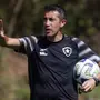Bruno Lage completa 10 jogos no Botafogo, e comentaristas apontam diferenças em relação a Luís Castro: ‘Tem mais interferência’