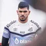 Agente de João Paulo confirma conversas com Botafogo e mais dois clubes, mas ressalta: &#8216;Está aceitando reduzir salário para ficar no Santos&#8217;