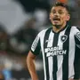 Botafogo oferece renovação a Tiquinho Soares, mas sem aumento salarial prometido; negociação está travada
