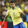 Botafogo sonda Lucas Paquetá e aguarda investigação na Inglaterra; meia não indicou preferência ao Flamengo