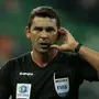 Equipe do VAR de Vasco x Botafogo que não recomendou revisão de entrada dura em Tchê Tchê fica fora da próxima rodada do Brasileirão
