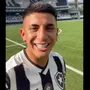 VÍDEO: Thiago Almada veste a camisa 23 do Botafogo e manda recado para torcida: &#8216;Muito feliz! Sou mais um escolhido&#8217;