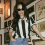 Larissa Manoela posa com camisa do Botafogo em Paris e ganha elogios: &#8216;Foi com roupa de gala&#8217;