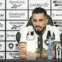 Uma resposta de Alex Telles na apresentação resume bem a evolução do Botafogo