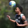 Com posts nas redes sociais, Alex Telles e Vitinho indicam estarem relacionados para Botafogo x Corinthians
