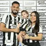 Esposa de Alex Telles conta como foi mudança após acerto relâmpago com Botafogo e diz: ‘Muito emocionada de vê-lo jogar num time tão grande’