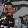 Alex Telles recusou outras &#8216;situações&#8217; antes de fechar com Botafogo: &#8216;Venho para cá com intuito de ajudar a vencer&#8217;