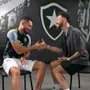 Em bate-papo com Fred Bruno, Alex Telles explica identificação com número 13 e acerto com Botafogo: ‘A escolha de vir foi minha’