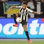 Comentaristas elogiam Vitinho, do Botafogo: &#8216;Muito bom jogador. Tem mais momentos bons do que ruins&#8217;