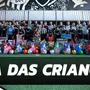 VÍDEO: Botafogo mantém tradição de eterno motorista Maurão e doa brinquedos no Dia das Crianças