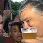 Com cerveja na mão e no meio da galera na Argentina, presidente do Botafogo celebra final: ‘É a torcida que fez o clube estar onde está hoje’