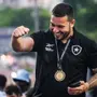 Alessandro Brito confirma renovação com Botafogo e permanência de toda cúpula de futebol e scout: ‘John Textor nos premiou’