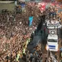 Mar de gente! Campeão da Libertadores, Botafogo faz desfile em meio à multidão de alvinegros