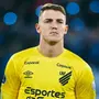 Botafogo avança em negociação e está perto de contratar goleiro Léo Linck, do Athletico-PR, por quatro anos