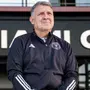 Tata Martino descarta assumir Botafogo no momento: &#8216;É um clube muito atrativo, mas não há possibilidade em curto prazo de estar trabalhando&#8217;