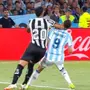 Alexander Barboza reclama de arbitragem contra o Botafogo: &#8216;Não dá para jogar futebol com braços colados no corpo. Eu ganho a bola, jogador do Racing que atinge meu cotovelo&#8217;