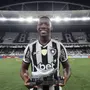 Patrick de Paula é eleito o herói do jogo e celebra vitória do Botafogo: ‘Muito feliz por ter entrado e ajudado’
