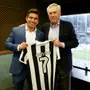 Em primeiro jogo de observação, Carlo Ancelotti ganha camisa do Botafogo, vê vitória alvinegra e atuação de gala de Igor Jesus