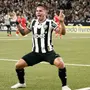 Artur entra na onda da torcida do Botafogo e faz comemoração no estilo bebê reborn, conta jornalista