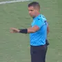 Árbitro relata na súmula reclamações da diretoria do Botafogo no intervalo do clássico com Flamengo: ‘Você precisa ter critério’