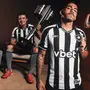 BOTAFOGO LANÇA NOVA CAMISA COM ÍDOLOS DE 1995 E 2024: ‘OS CAMPEÕES ESTÃO DE VOLTA!’