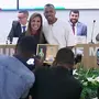 Capitão do Botafogo, Marlon Freitas recebe homenagem em Magé e faz sinal de negativo a ‘pedido’ para defender rival