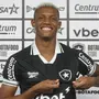 Danilo é apresentado com a nova camisa preta do Botafogo, veste a 35 e se põe à disposição para jogar até de 10: ‘O que o treinador decidir está tranquilo’