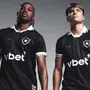 ‘O Charme Veste Preto!’: Botafogo divulga mais detalhes da nova camisa preta, que estreia contra o Corinthians; veja fotos