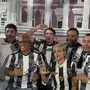 João Moreira Salles surpreende e assiste a jogo do Botafogo com torcedores em bar em Manaus