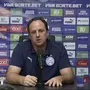 Técnico do Bahia, Rogério Ceni se espanta com pênalti dado contra o Botafogo diante do Grêmio e critica VAR: &#8216;Cara no ar-condicionado dá a direção que quer no jogo&#8217;