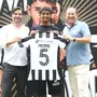 Cristian Medina é apresentado por John Textor e veste a camisa 5 do Botafogo: ‘Muito feliz por fazer parte do clube mais tradicional do Rio’